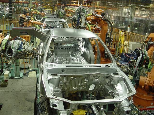 20世紀以來，世界汽車年產量先以幾千輛、幾萬輛計,后以千萬輛計,至1978年已達到4249萬輛左右。世界汽車工業的發展大致上經歷了4個階段。